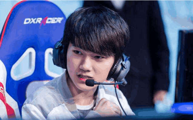 什么是“死钱”？如何有效收割底池里的盲注。（死钱是什么？高效抢下底池盲注的方法）