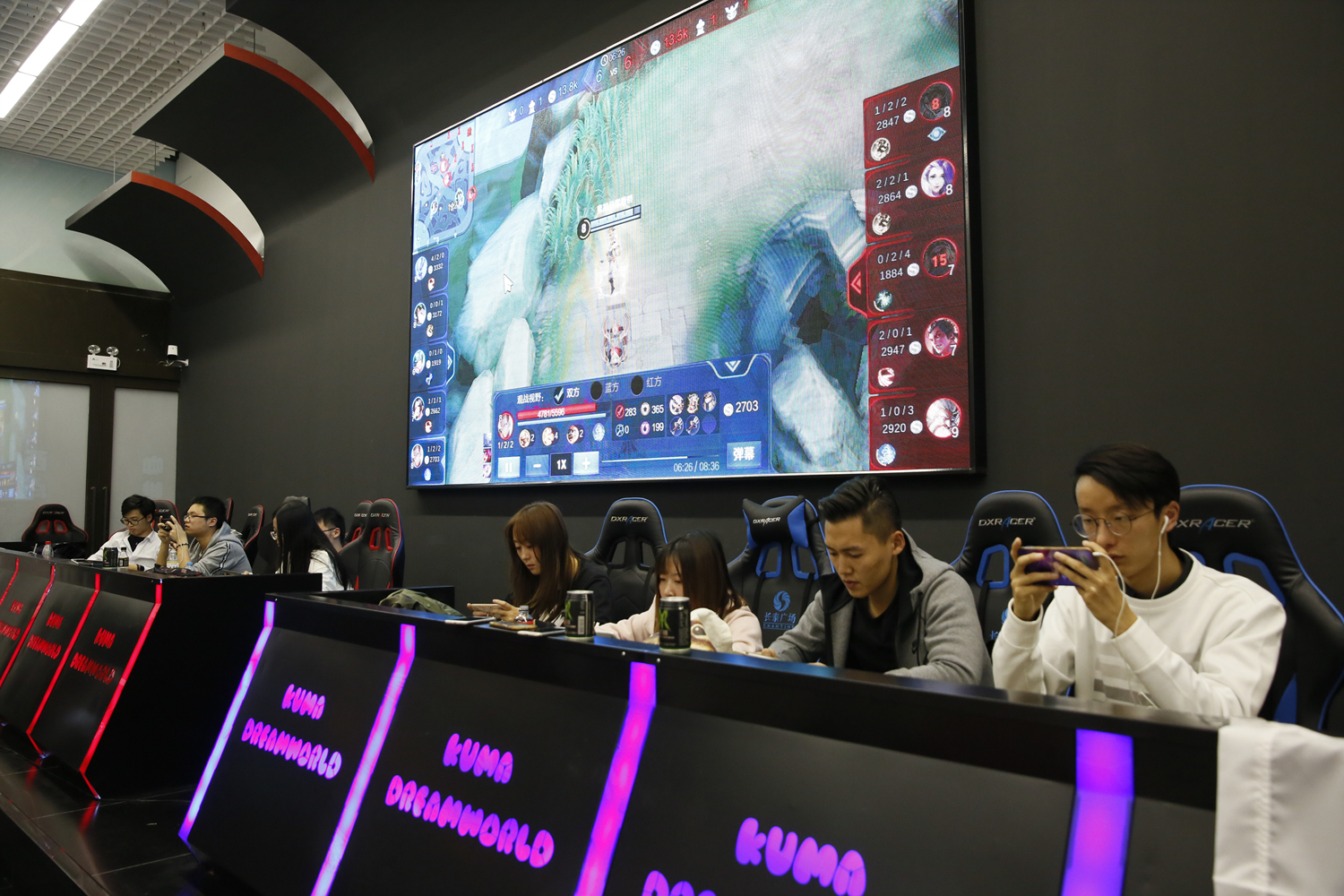 扑克里最怕失控（扑克中最忌失控）