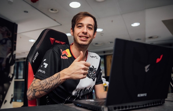 FL4MUS遭诈骗分子套路，价值4万美元的游戏皮肤被骗