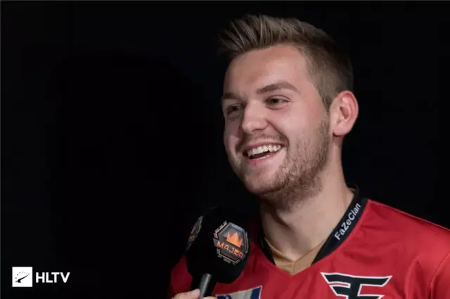 JDG赛后群访 Kanavi：第一局想玩一把芮尔打野 所以就选了